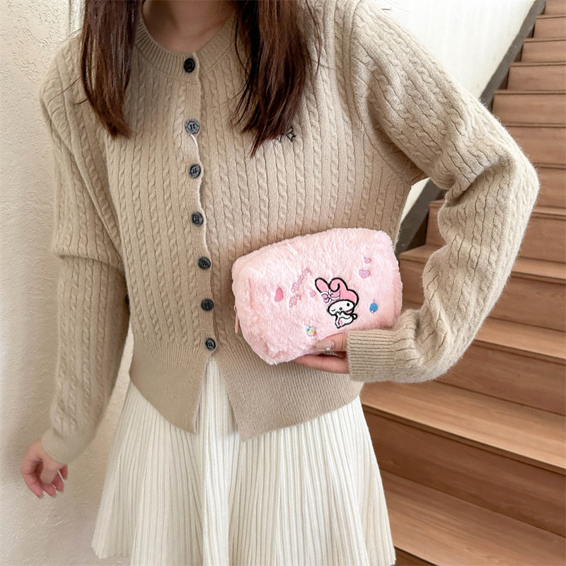 Cartoon cute large-capacity stationery, pencil bag, mobile phone, makeup storage bag, loose change and key bag, wholesale version from the manufacturer Application Scenario