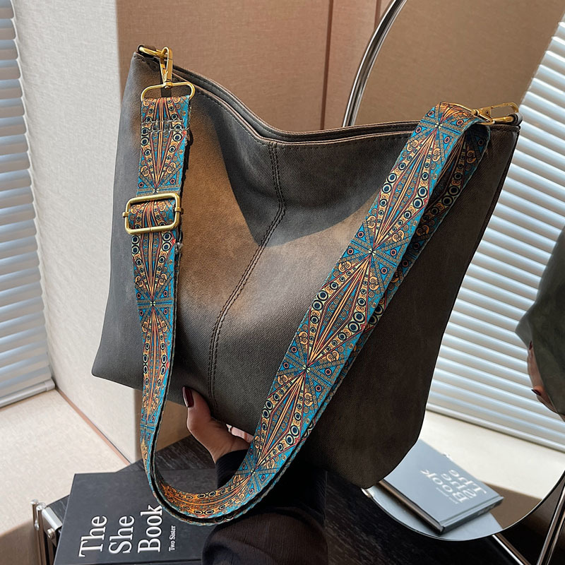 Cross-border bucket bag, niche single-shoulder bag, women's 2025 new trendy and versatile crossbody bag, large capacity retro tote bag details Picture