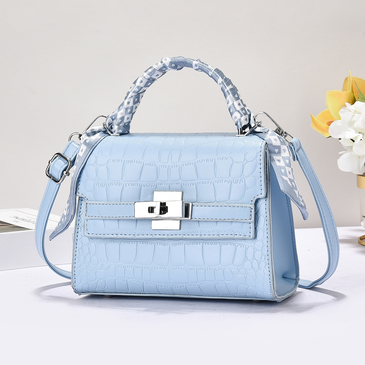 Cross-border quality Kelly Bag 2024 Autumn/Winter new handbag, crocodile pattern single-shoulder bag, simple and retro crossbody women's bag Application Scenario