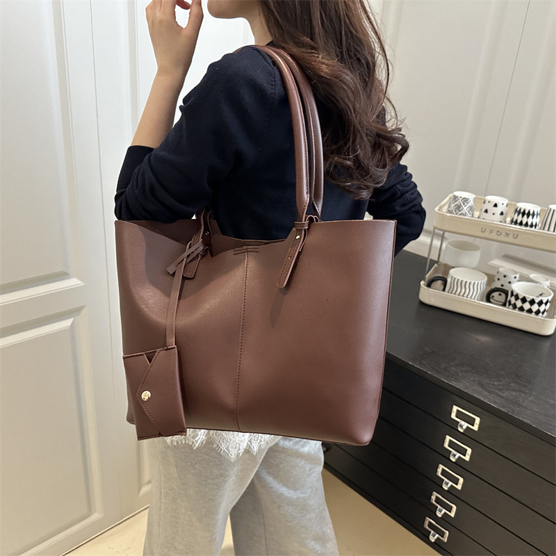 Large-capacity women's 2025 new commuter bag, niche and simple tote bag, retro shoulder bag, women's underarm bag Specification drawing