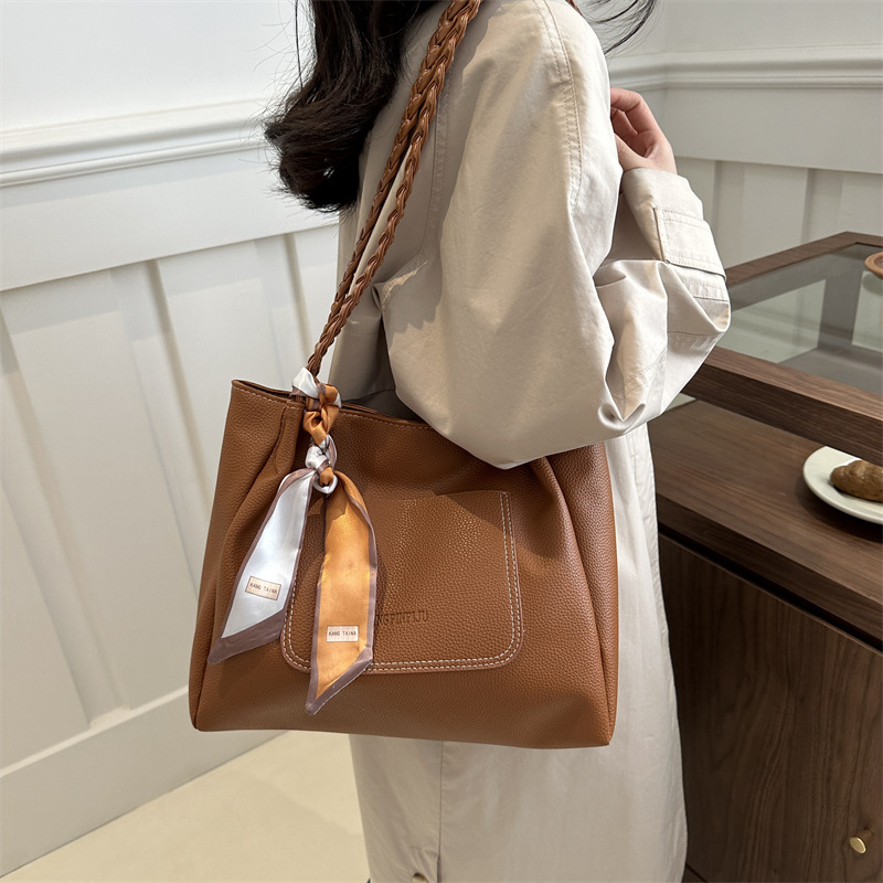Silk scarf handbag 2024 early Spring new style, versatile for commuting, retro single-shoulder underarm bag, Korean-style tote bag, trendy Specification drawing