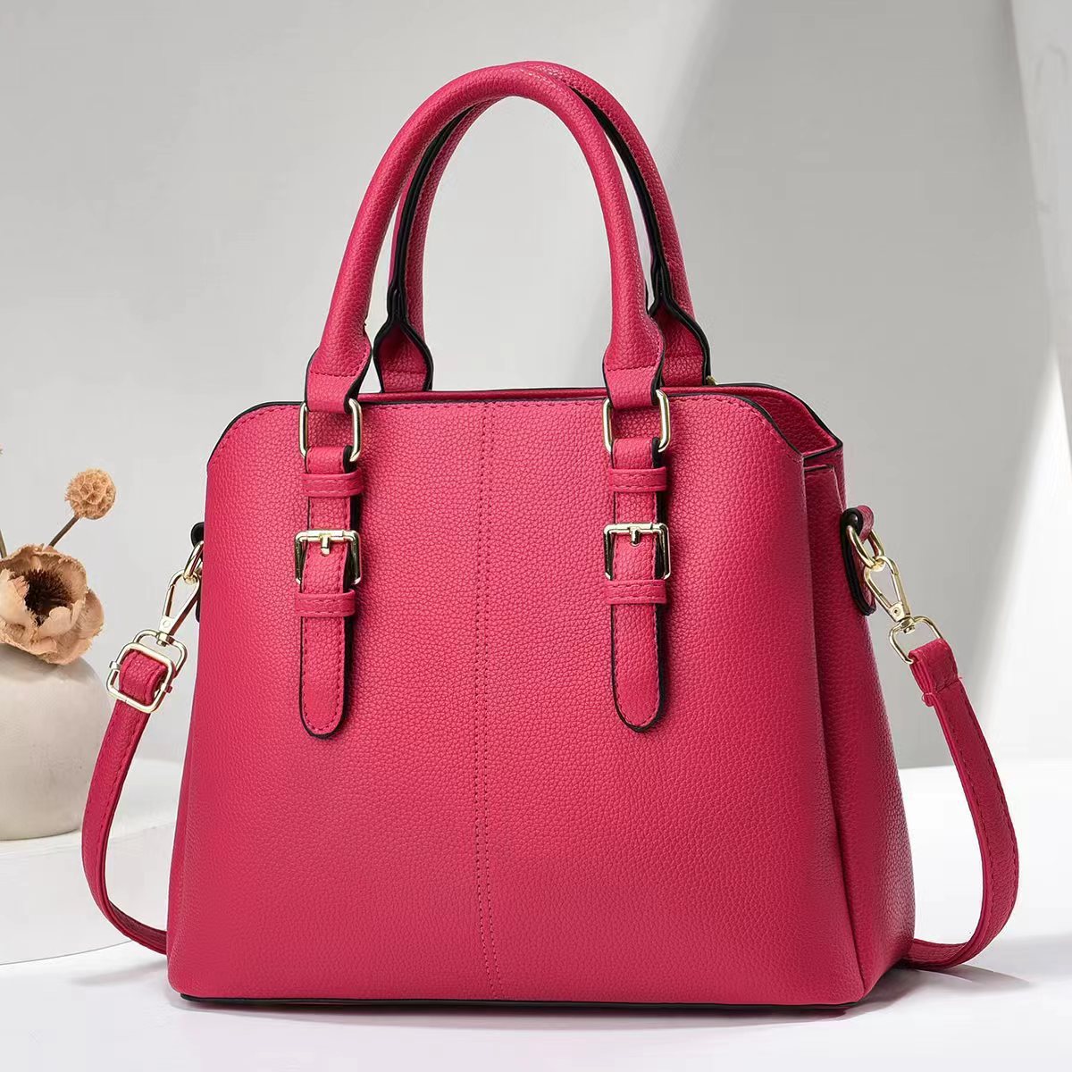 The 2023 new fashion single-shoulder bag, large-capacity tote bag, commuter three-layer handbag, and ladies' large bag details Picture