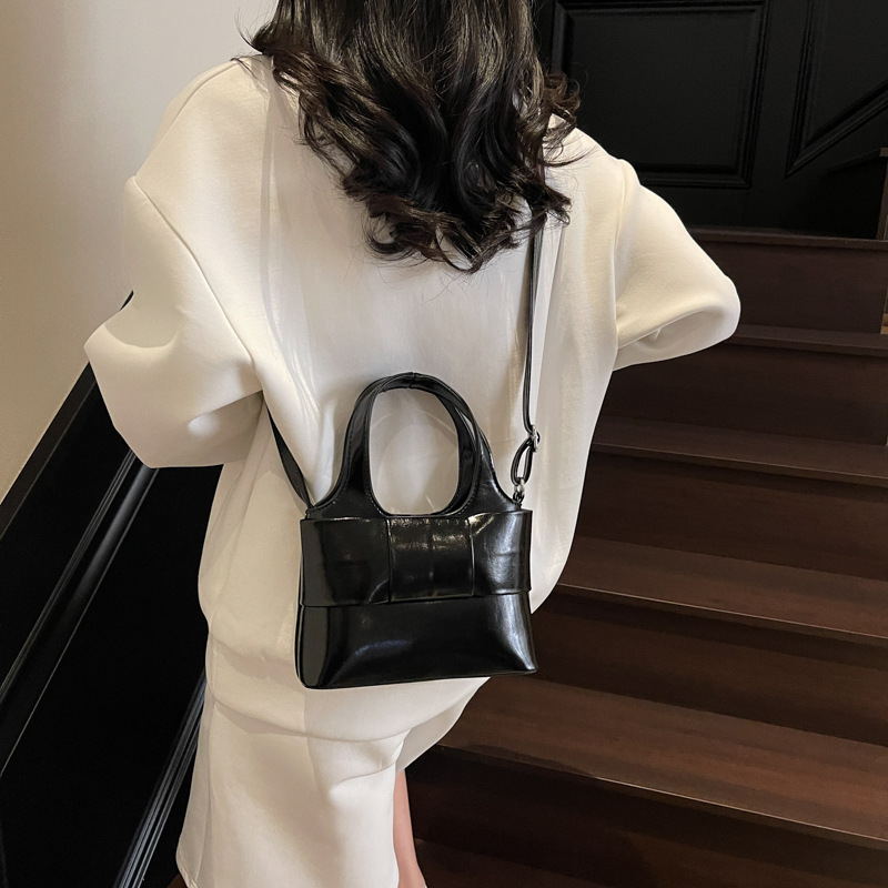 2025 New niche trendy handbag, a fashionable and versatile soft leather single-shoulder bag, a casual and simple crossbody bag Specification drawing