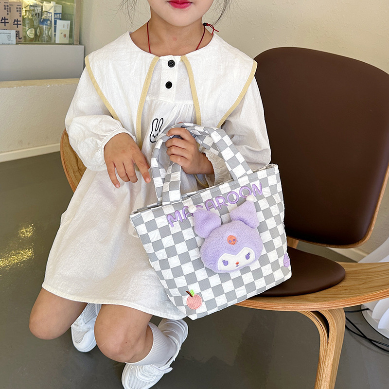 Direct sales of cartoon children's fashionable plush toy bags, wrist bags, stylish girls' children's casual handbags Application Scenario