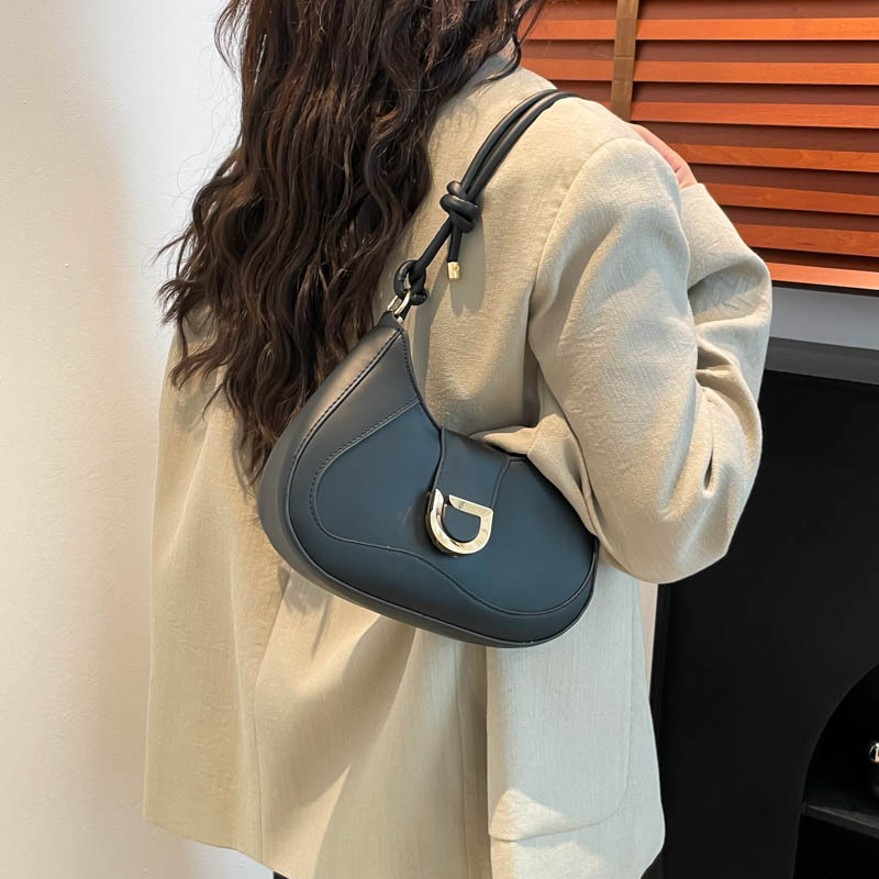 A niche design French underarm bag for women in 2025, a trendy, fashionable, versatile and high-quality summer single-shoulder crossbody bag details Picture