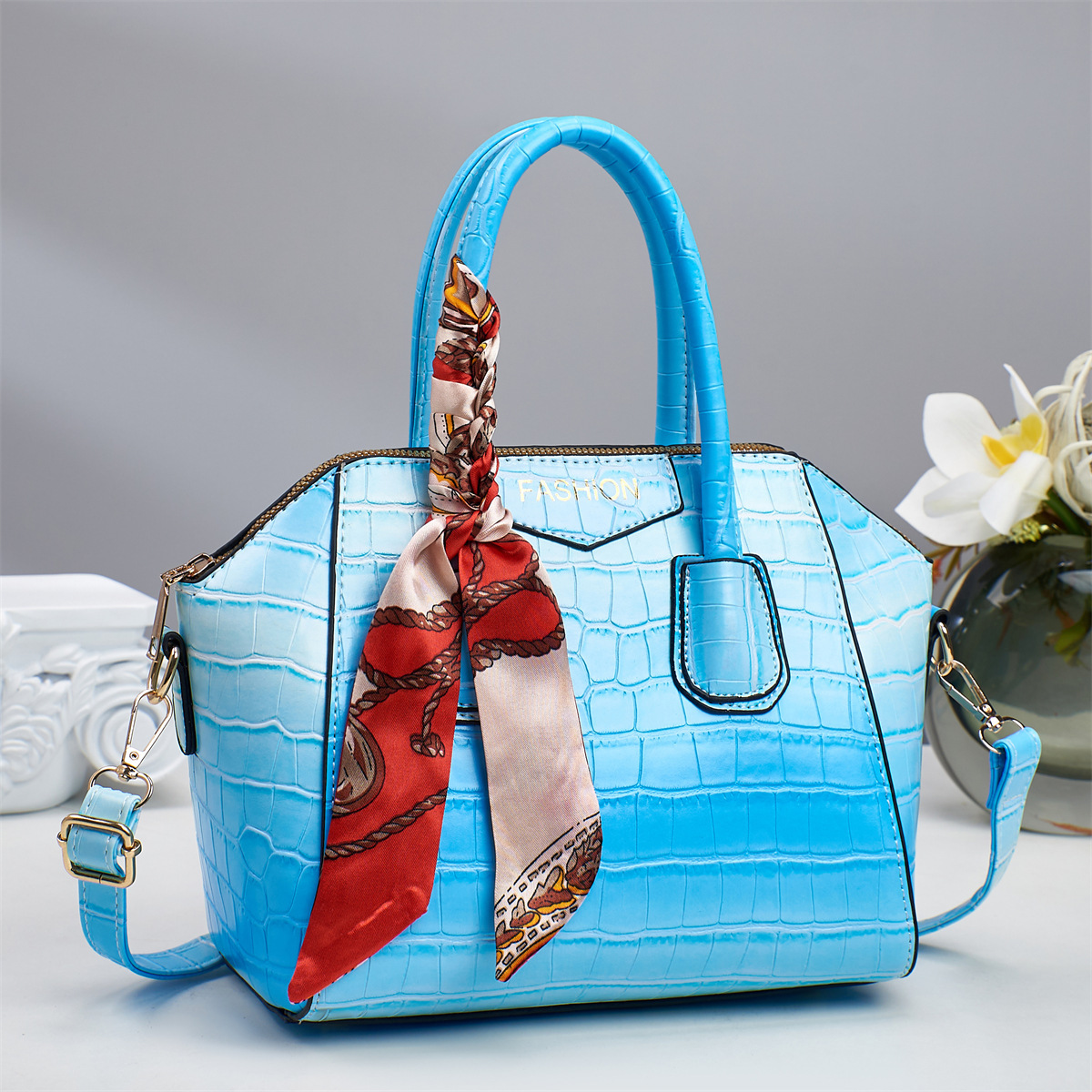 High-end patent leather crocodile pattern shell bag, 2025 new fashion bag, single-shoulder bag, slanted and elegant silk scarf handbag details Picture