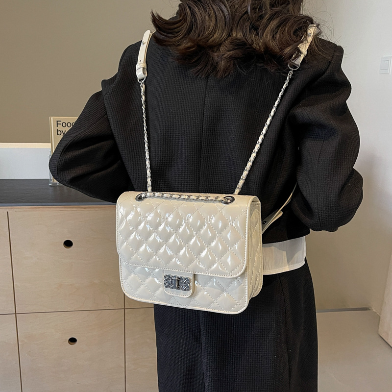 A niche design square bag for women, a new 2024 school-style patent leather chanel-style fashionable chain handbag Application Scenario