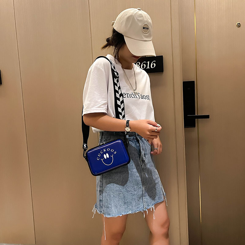 Crossbody bag, personalized ins small bag, square box, 2021 Summer new style fashionable youth cartoon trend Japanese single-shoulder bag Specification drawing