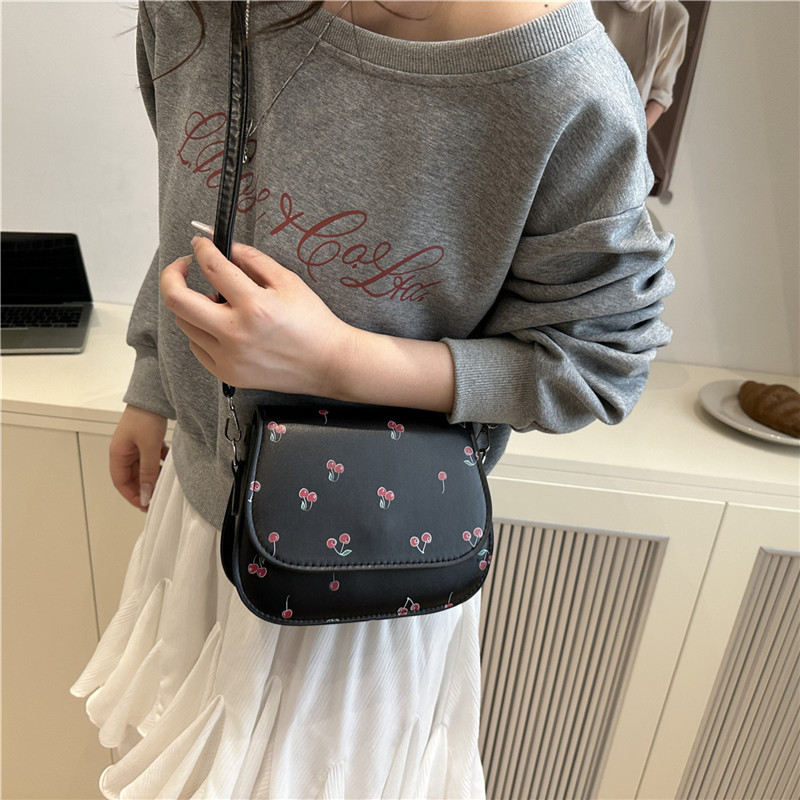 French niche underarm bag, cross-border 2025 fashion printed handbag, urban simple hand-held bag, underarm bag Specification drawing