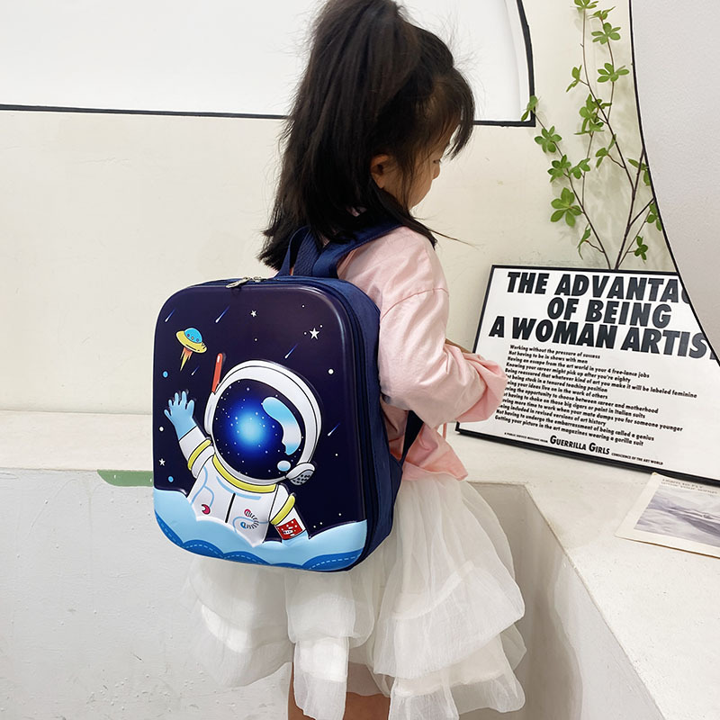 The new children's backpack for kindergartens, featuring cute cartoon designs for both boys and girls, has a large capacity and a high level of appearance. It is trendy Specification drawing