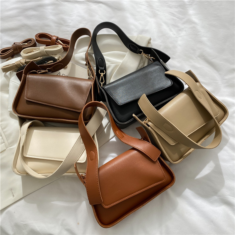 The 2022 new stylish and retro single-shoulder crossbody bag with a touch of sophistication and versatility for women is a trendy and stylish small square bag Application Scenario