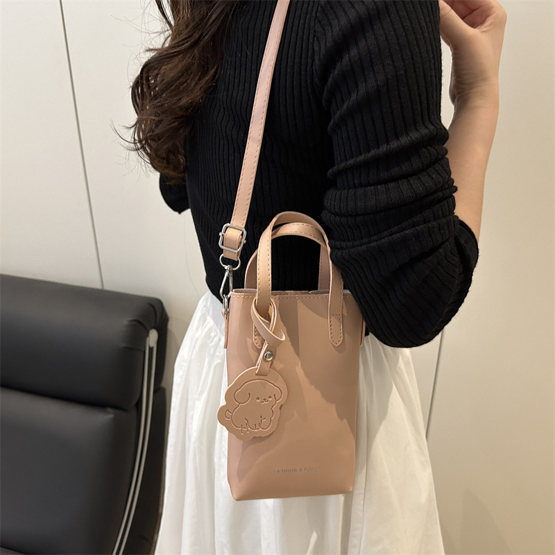 Lychee-patterned mobile phone bag for women 2025 new spring and summer versatile, lightweight mini crossbody bag, solid color hand-held bucket bag details Picture