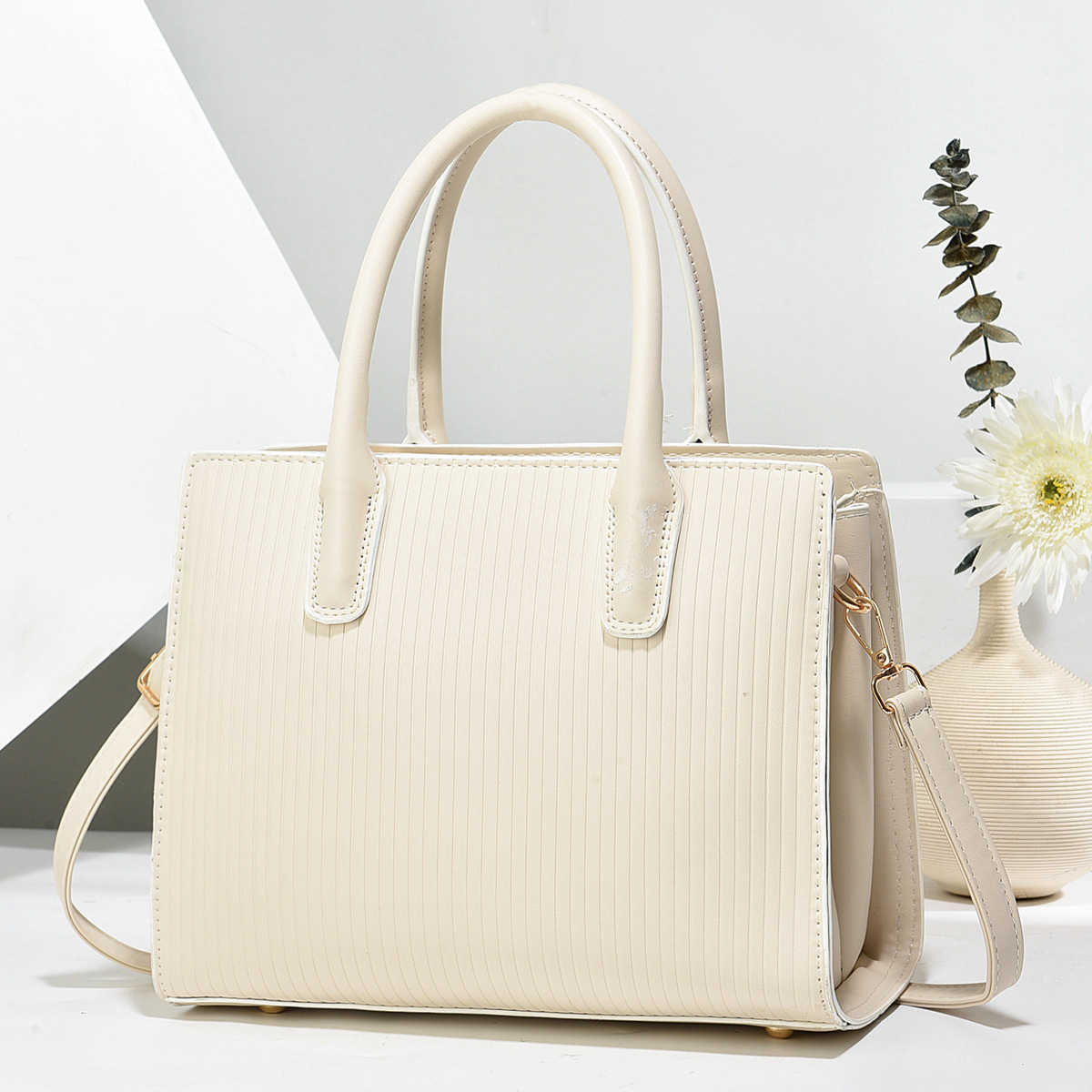 Cross-border 2024 new Korean version casual single-shoulder bag, women's striped embossed large-capacity tote bag, one-piece consignment details Picture