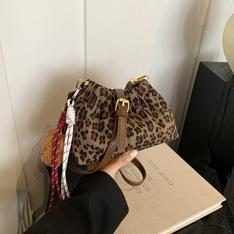 Laid-back leopard print women's 2024 new large-capacity single-shoulder bag, commuter crossbody bag, simple and fashionable bucket bag Specification drawing