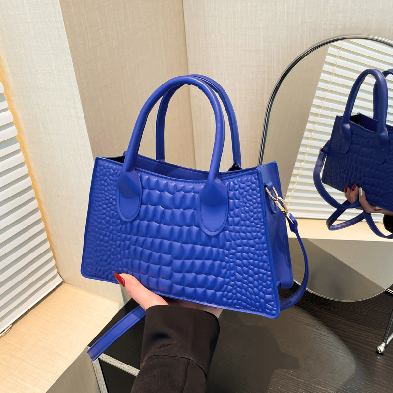 This 2024 new retro design crossbody small bag is trendy, fashionable, simple and elegant, and is a casual crossbody bag full figure