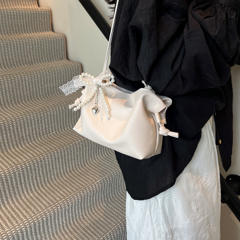 High-end and simple women's bag, Spring 2025 new style single-shoulder underarm bag, niche and fashionable crossbody single-shoulder bag details Picture