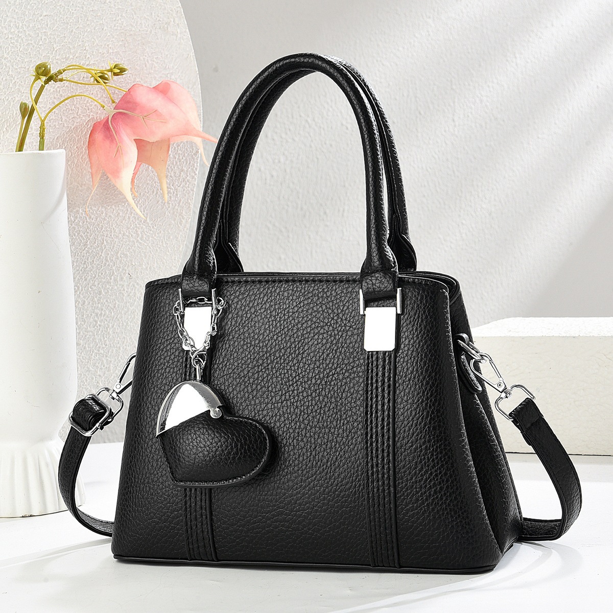 A new style of fashionable and stylish chain shell bag handbag, a new women's single-shoulder crossbody bag details Picture