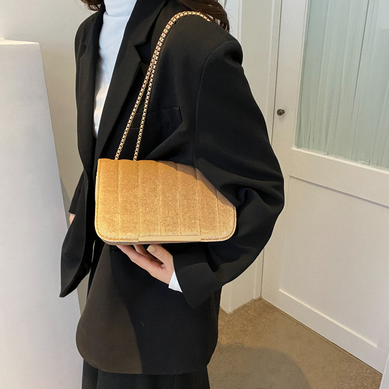 Velvet women's bag, trendy small square bag for women 2023 Spring new chain single-shoulder bag, casual and simple crossbody bag Application Scenario