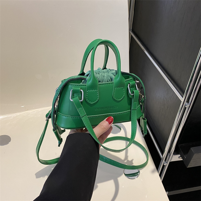 This summer, women's commuting style and simple handbags are in vogue. Single-shoulder crossbody bags, shell bags and casual bags full figure