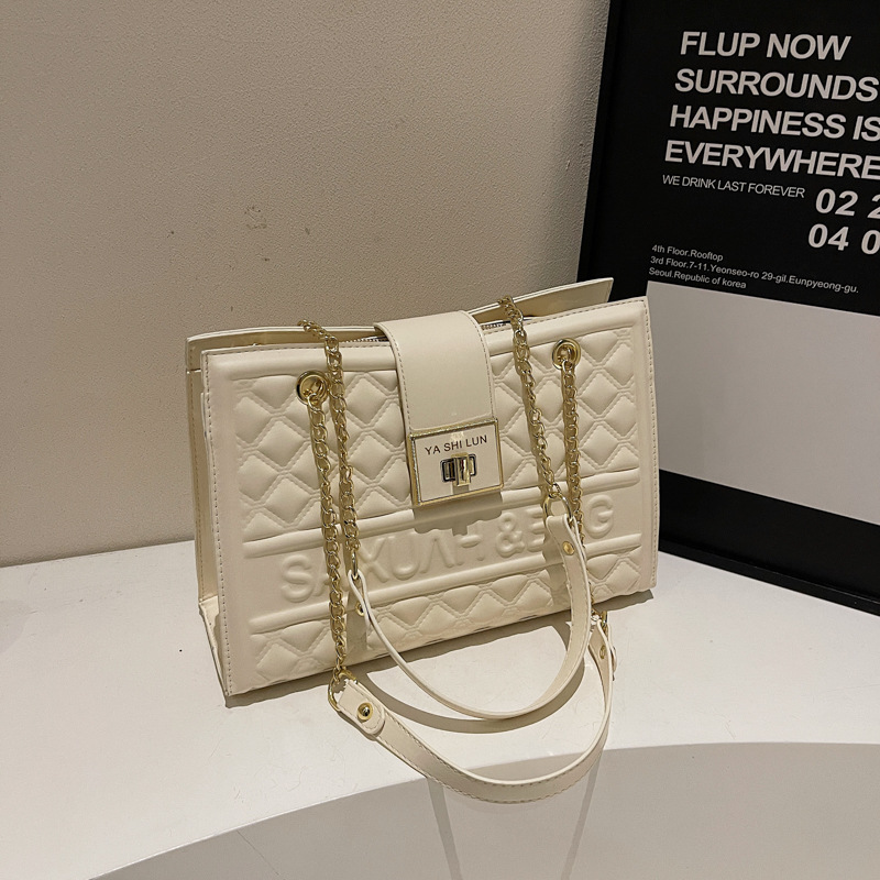 Korean niche fashion large-capacity bag for women, simple diamond-shaped chain tote bag 2024, high-end quality single-shoulder bag details Picture