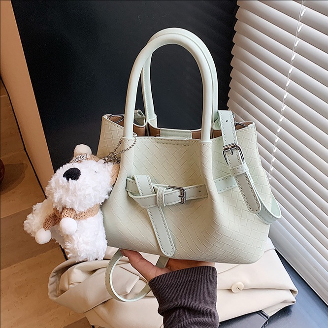 High-end, fashionable, large-capacity hand-held bucket bag for women 2025, new style, stylish, light luxury, versatile single-shoulder crossbody bag full figure