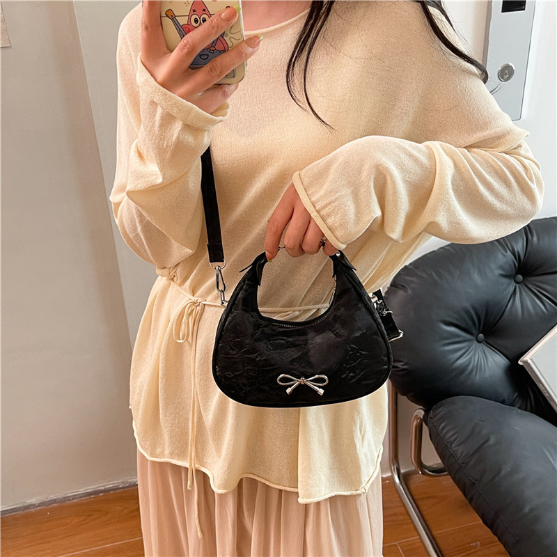 A simple bow underarm bag for women 2025, a new spring style and fashionable single-shoulder bag for commuting details Picture