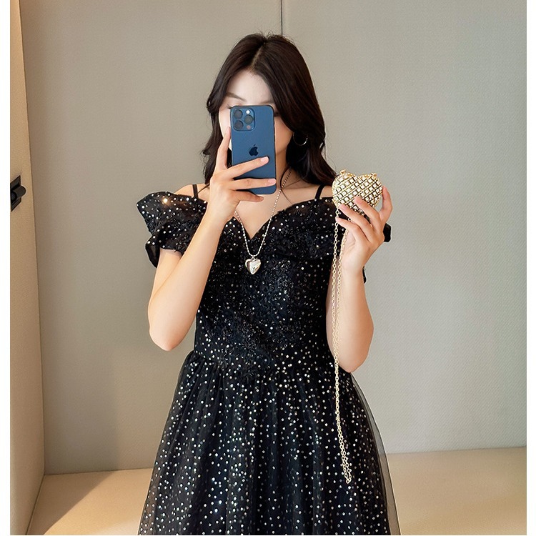 2025 Cross-border Trend Women's Mini Decorated Red Envelope Bag with a sparkling diamond mouth, chain tassel women's small bag, Dinner Bag Application Scenario