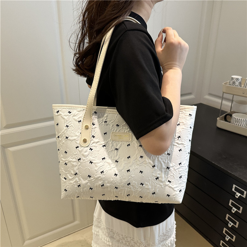 Simple single-shoulder tote bag, fashionable large-capacity commuter bag, 2025 new style, fashionable, casual, trendy and stylish commuter bag Specification drawing