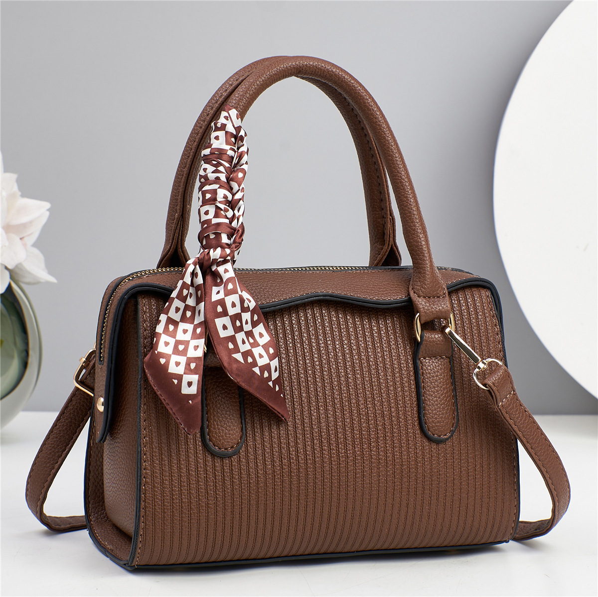 Cross-border embossed women's hand-held bag for women 2025 autumn/winter, Korean Instagram simple and fashionable single-shoulder bag, hand-held crossbody bag Specification drawing