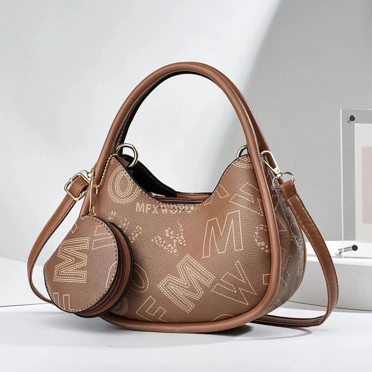 This 2023 new style of women's handbag is fashionable, simple and elegant. It's a Korean-style, trendy and retro single-shoulder, crossbody and underarm bag for women Specification drawing