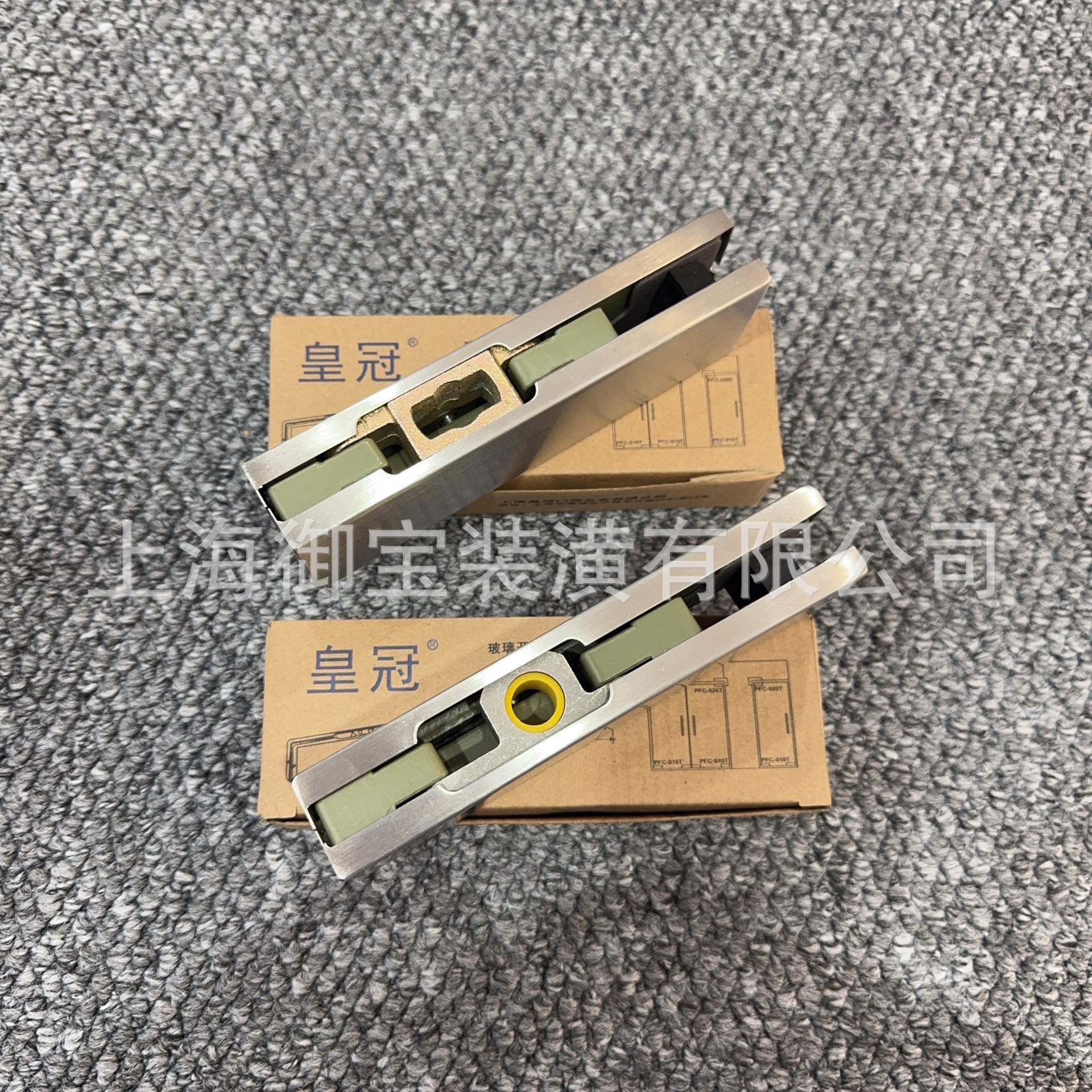 Crown door clamp, glass door upper clamp, lower clamp, curved clamp, made of 304 stainless steel, 12-19mm floor lock clamp Application Scenario