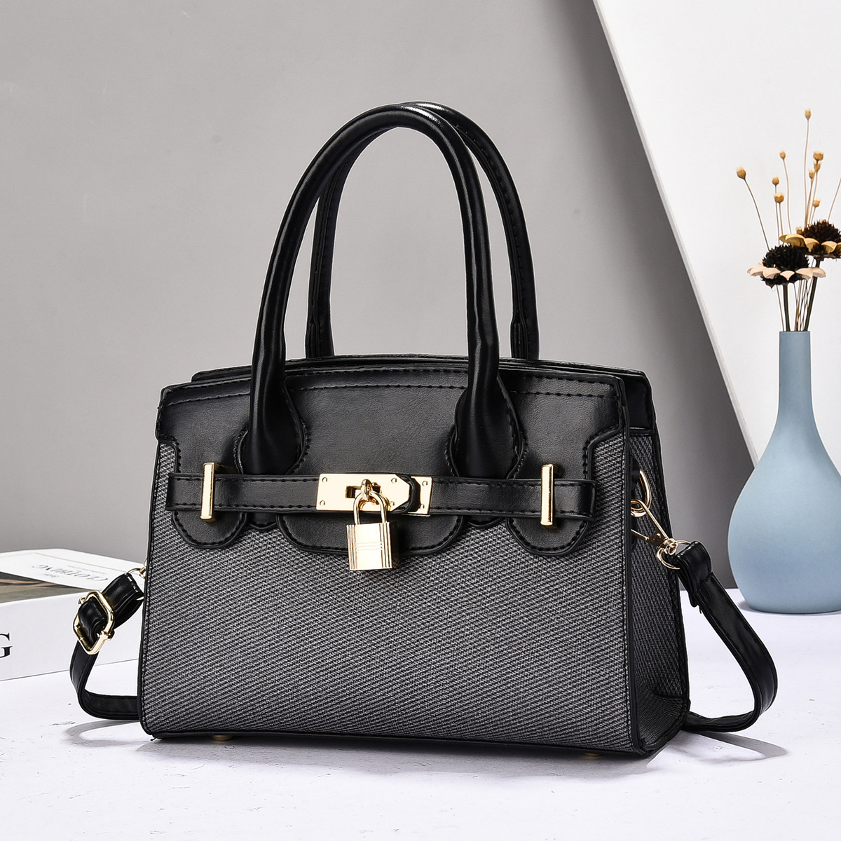 New manufacturer's women's crossbody bag 2025: Versatile, fashionable, single-shoulder, elegant, mom's bag, hand-held women's bag full figure