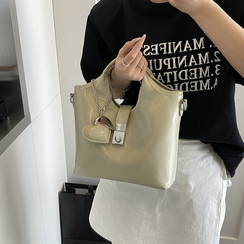 Retro college style hand-held bucket bag for women, 2025 new casual large-capacity single-shoulder bag, versatile and simple crossbody bag details Picture