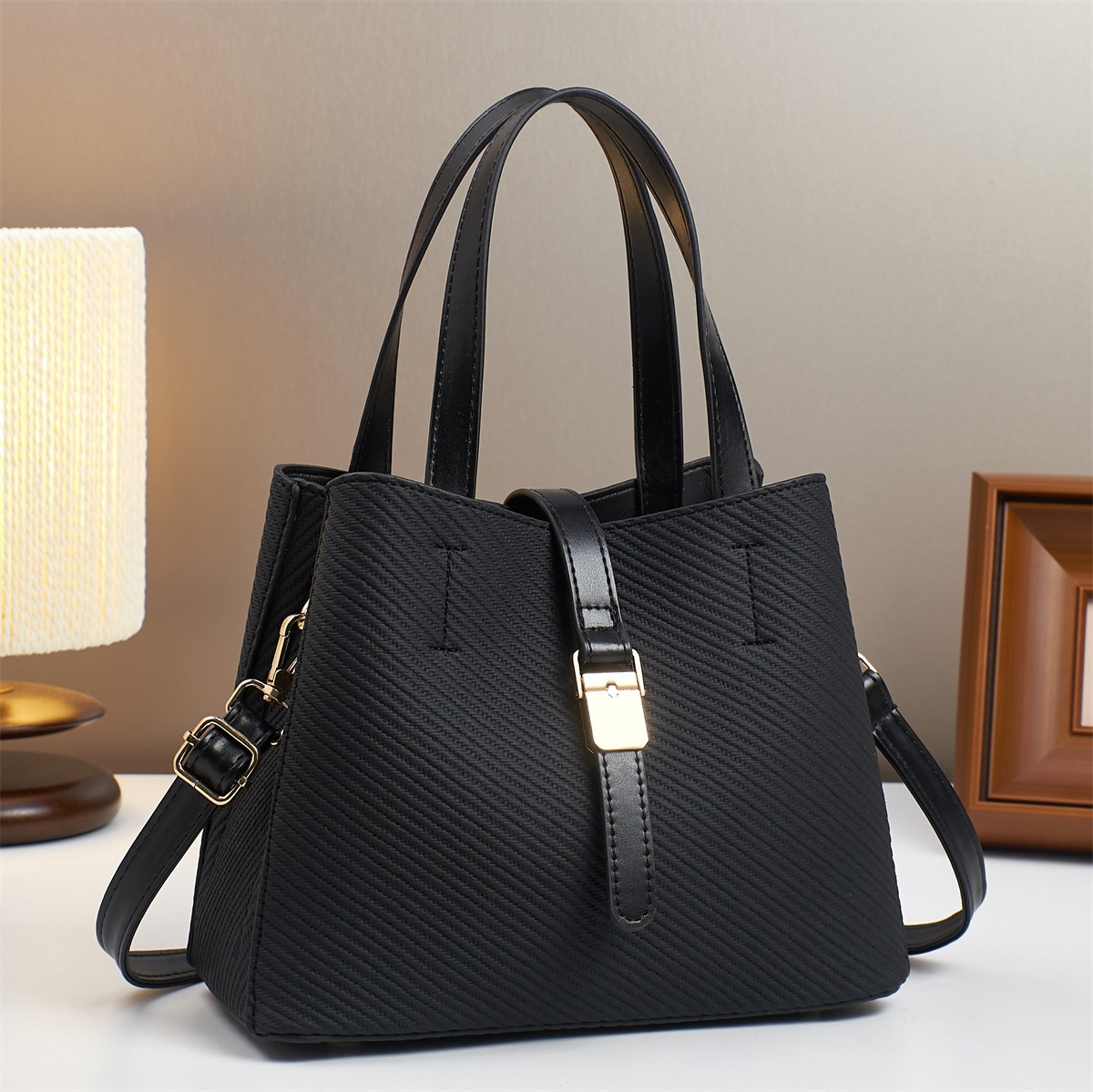 2025 New high-end, exquisite, large-capacity crossbody bucket bag, Korean-style handbag, cross-border bestseller, single-shoulder bag full figure