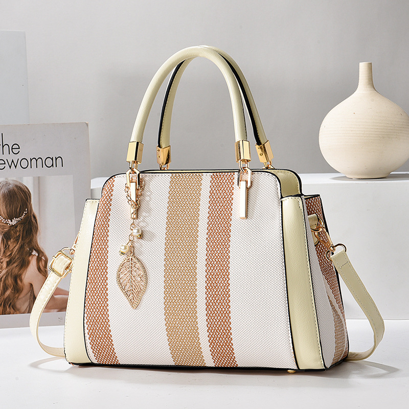 The new spring collection from the manufacturer is a versatile striped crossbody bag for women in foreign trade. It is a popular large handbag for women in 2024 full figure