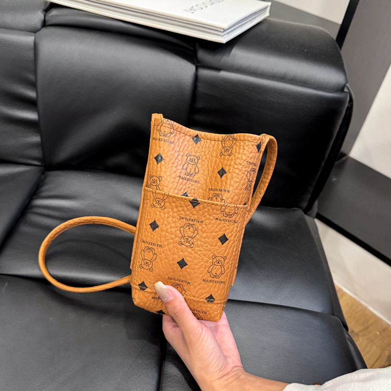 2025 New women's wallet, bear print portable travel fashion mobile phone bag, coin purse full figure