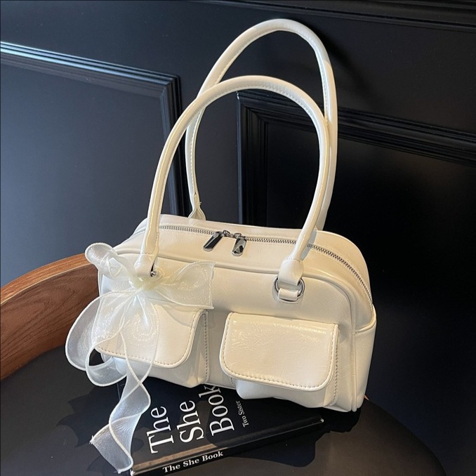 A new style of Korean-style casual soft leather commuting single-shoulder underarm bag for women in 2025, featuring a versatile and fashionable hand-held Boston bag full figure