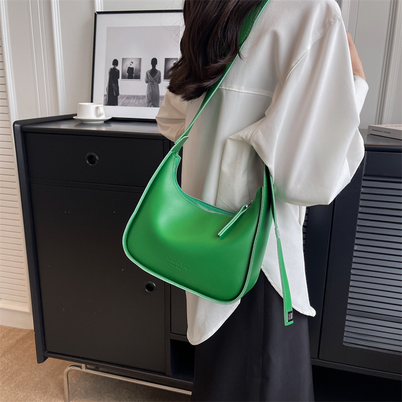 High-end style bag 2023 new versatile women's bag, solid color retro single-shoulder bag, fashionable and casual wide shoulder strap crossbody bag Application Scenario