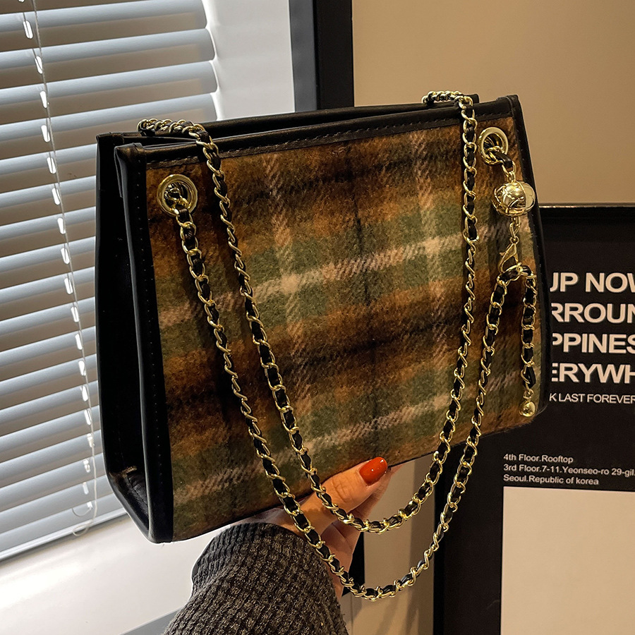 High-end casual checkered bag for women, 2024 new trendy fashion single-shoulder chain bag, versatile crossbody tote bag full figure