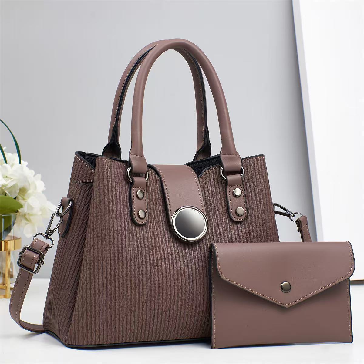 Two-piece set of mother and child bag 2025, new single-shoulder bag as a gift, single-shoulder crossbody bag for women's export, versatile and spacious Application Scenario