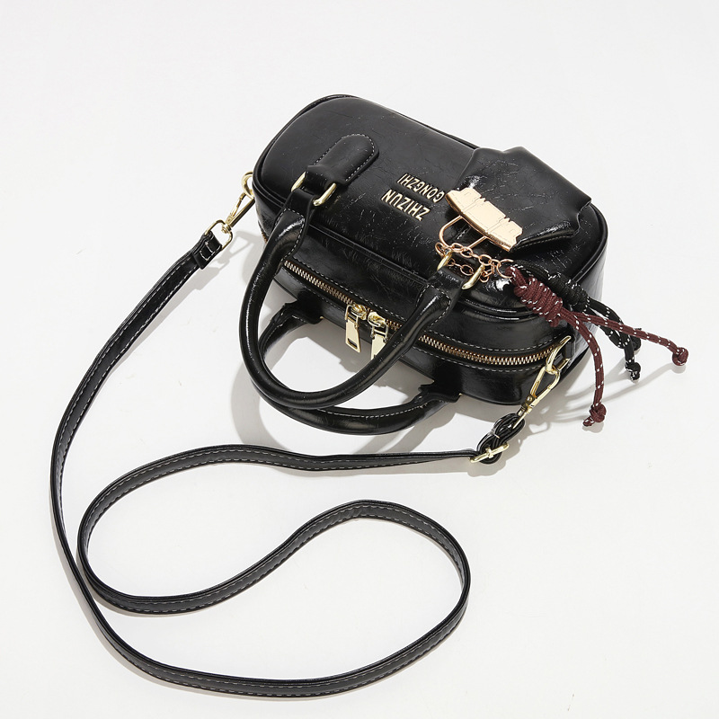 The 2025 new stylish and versatile commuting, stylish and high-quality women's handbag, crossbody bag, solid color simple and trendy pillow bag Specification drawing