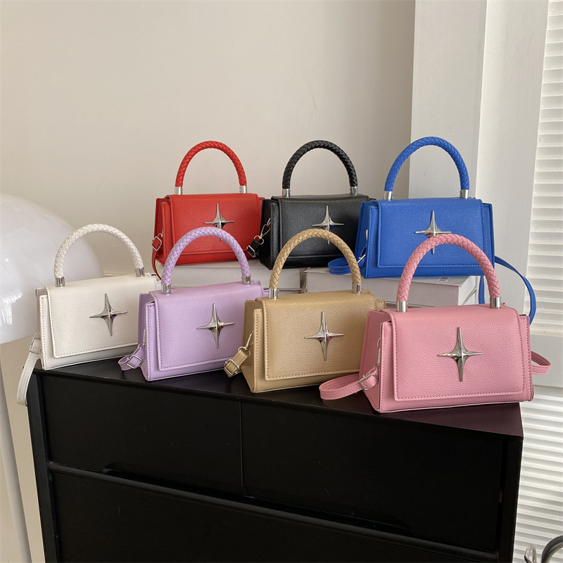 This 2023 new trendy and stylish hand-held small square bag for women is simple and casual. It is a single-shoulder crossbody bag Application Scenario