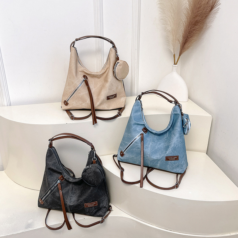 Large-capacity fashionable underarm bag, color-blocking single-shoulder bag, simple tote bag, commuting lady's backpack Application Scenario