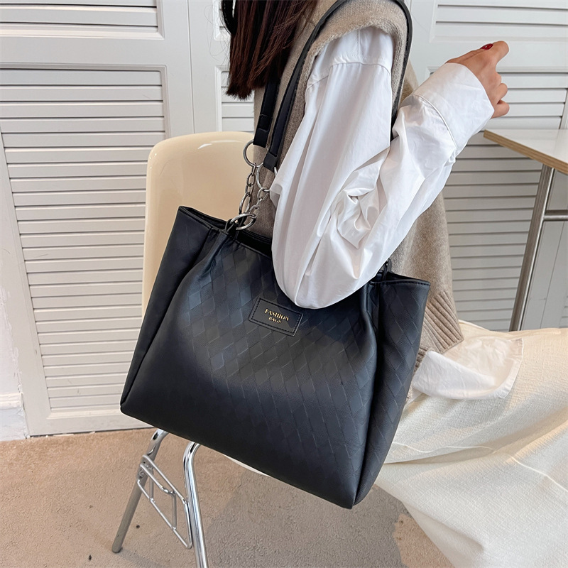 Factory wholesale custom women's bags, large-capacity commuter tote bags, soft leather fashionable single-shoulder bags, high-quality and versatile handbags details Picture