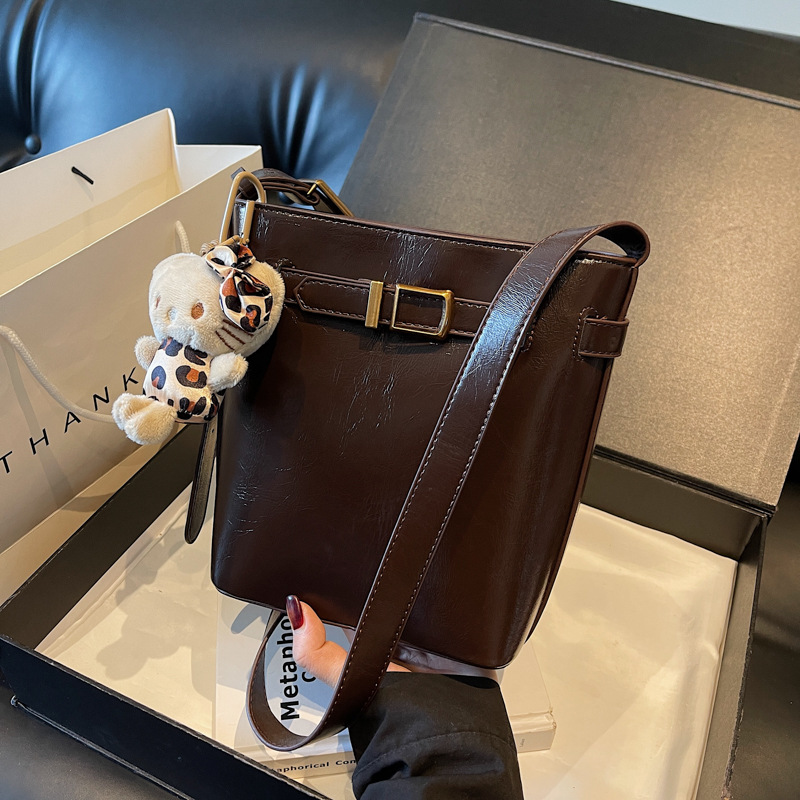 Fashionable and trendy hand-held bucket bag for women, 2024 new style simple and casual single-shoulder bag, Korean version niche design crossbody bag Specification drawing
