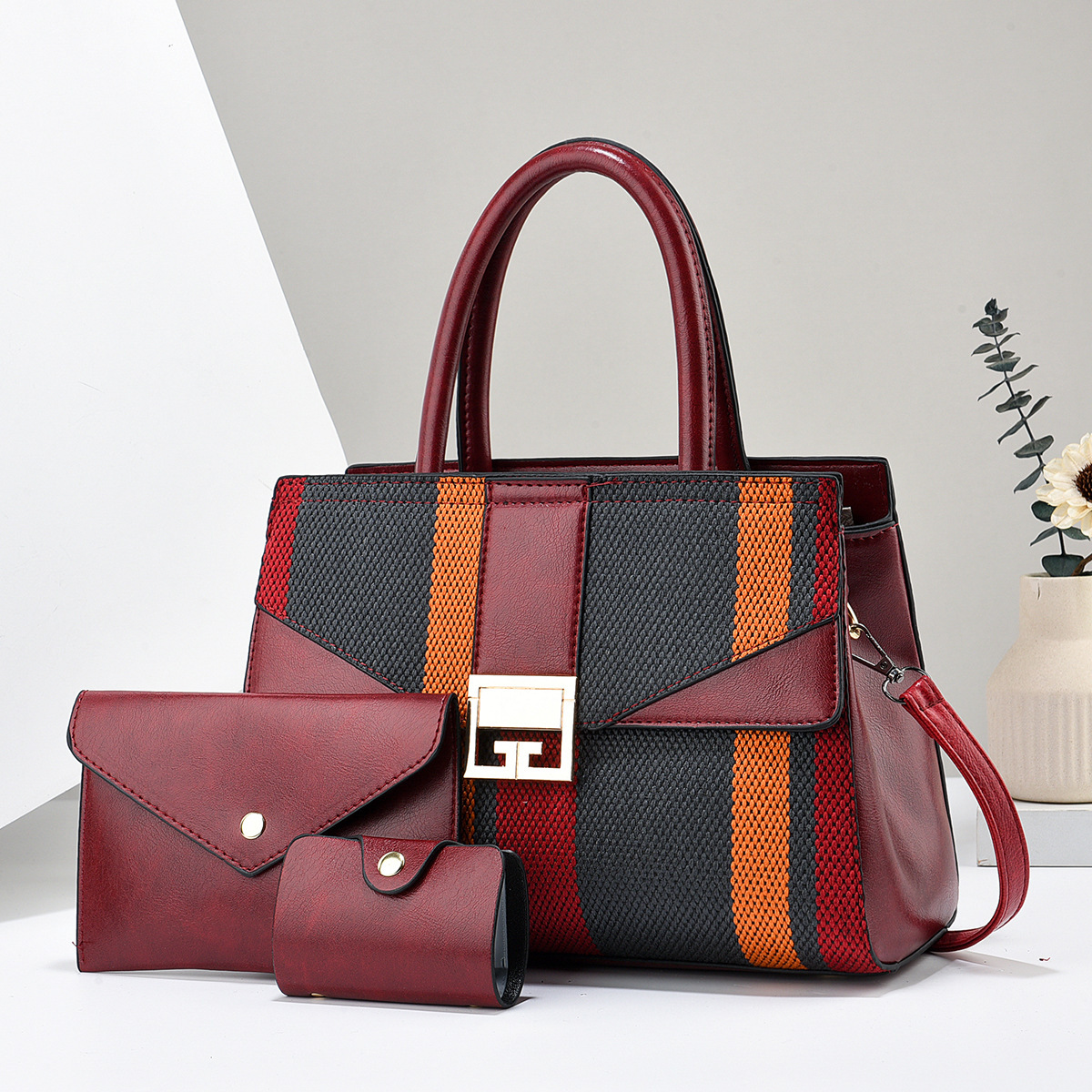 The new 2024 European and American fashion nylon color-blocking large-capacity single-shoulder, crossbody and hand-carry three-piece women's bag Application Scenario