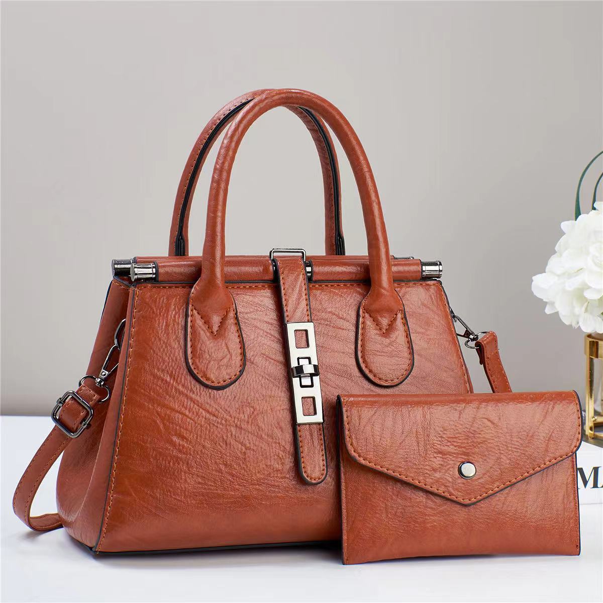2024 New retro pattern candy-colored texture large-capacity single-shoulder crossbody bag, high-quality cross-border women's mother bag details Picture