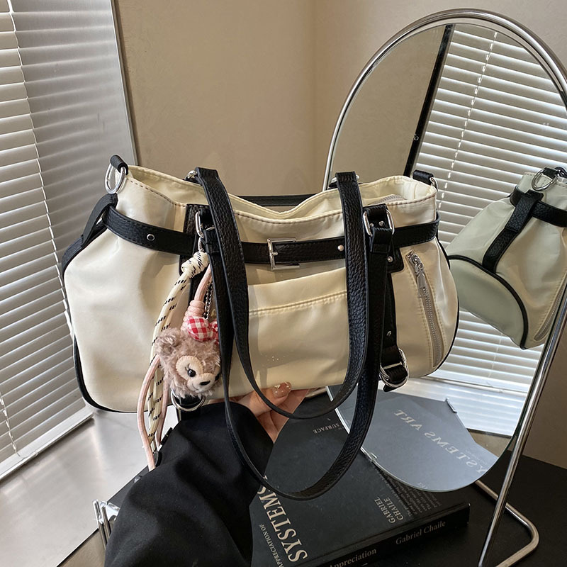 This year, there are popular niche Korean-style sweet and cool travel bags, large-capacity women's fitness yoga bags, and simple commuting single-shoulder bags Specification drawing