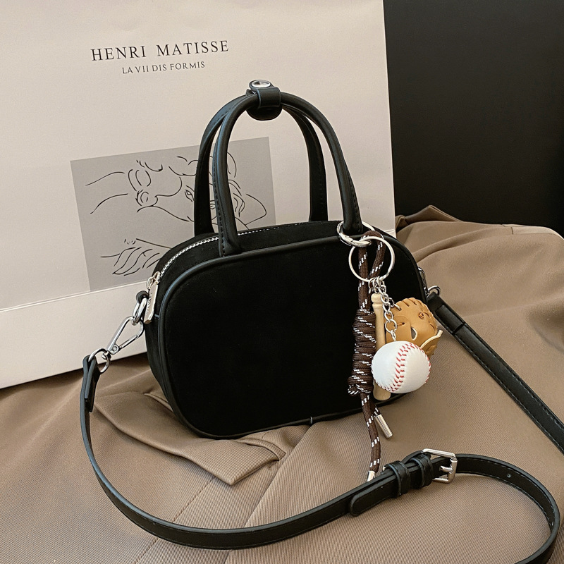 A large-capacity 2024 new style casual, versatile and simple shoulder bag for underarm work and commuting, a high-end crossbody bag Specification drawing