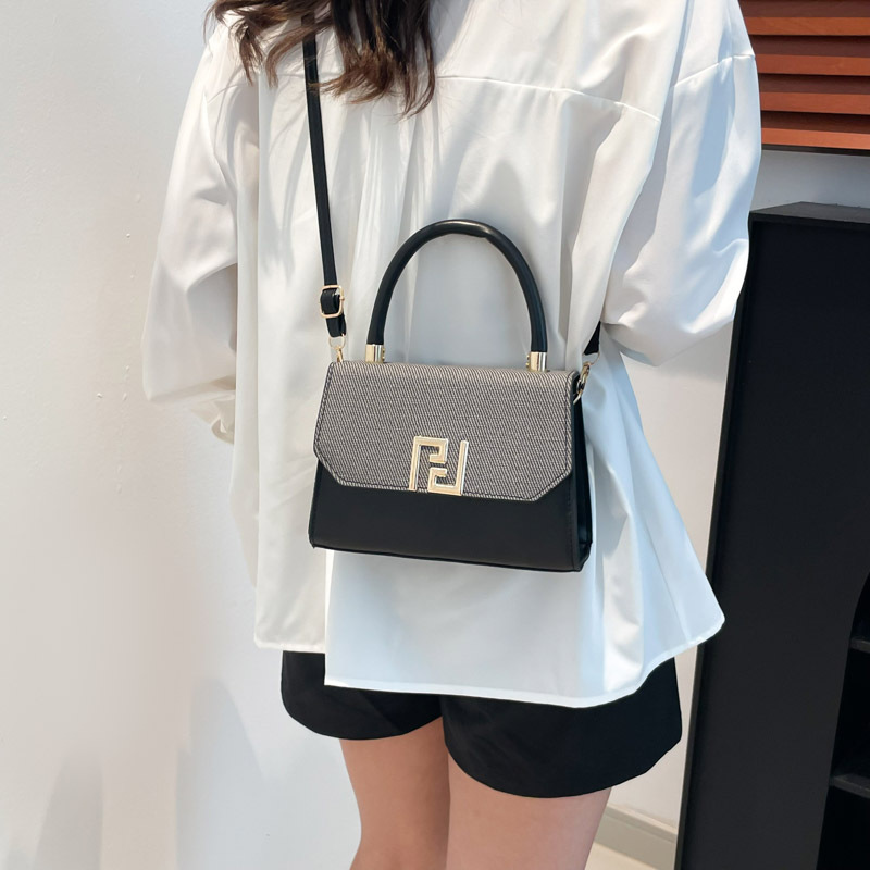 New cross-border versatile women's bag, fashionable casual handbag, work and commuting bag, ins small square bag, crossbody bag details Picture